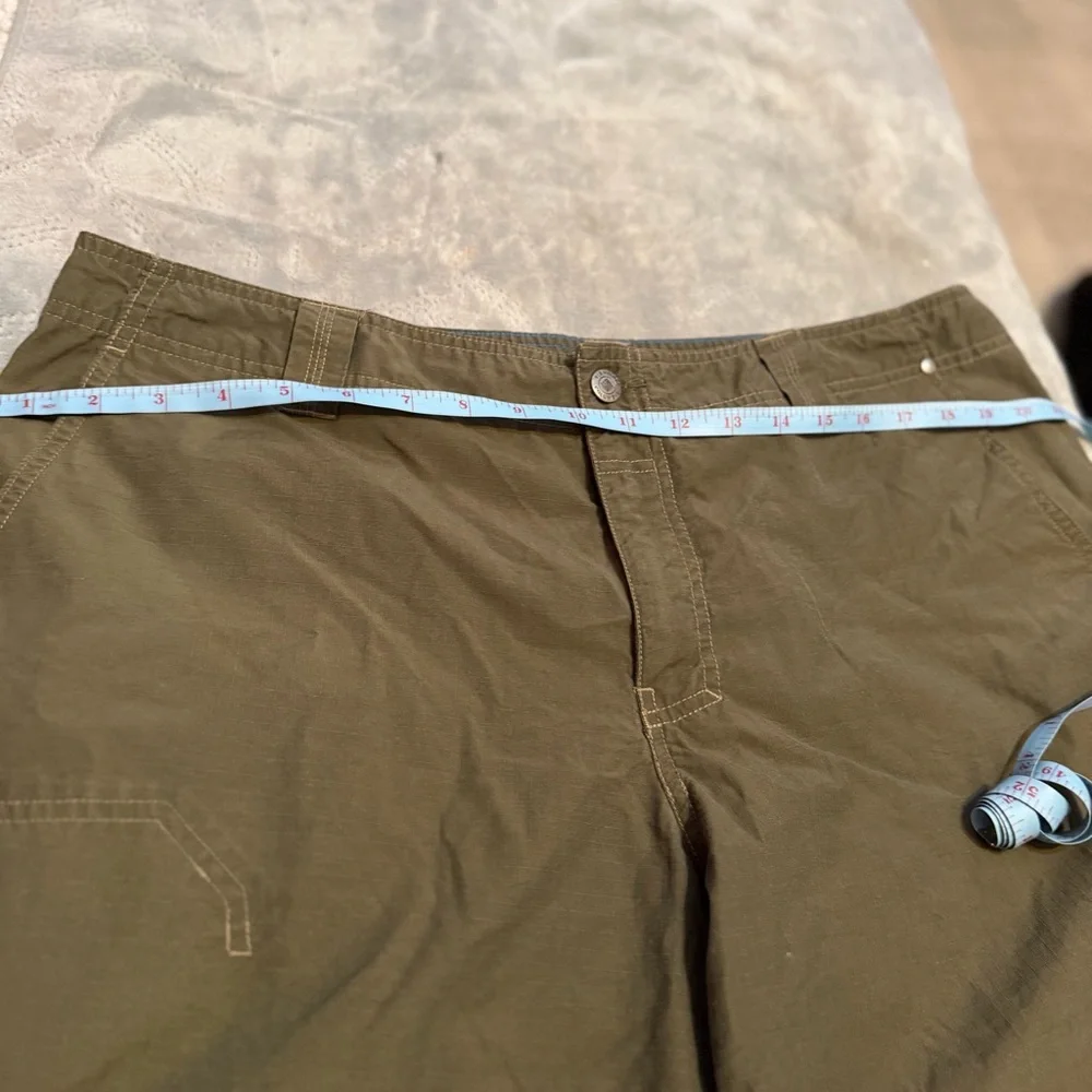 Columbia Omni-Shade Hiking Shorts Men’s 38 Olive Green Outdoor‎ Cargo